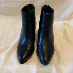 Pre-owned ankle boots. Size 6.5